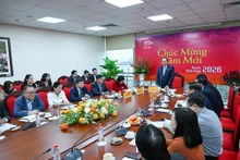 国会主席陈青敏在会上发表讲话。