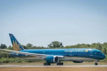 越南航空维持运营12条越南直飞欧洲航线。（图片来源：民族与信息报）