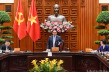 范明正总理主持召开政府常务会议。