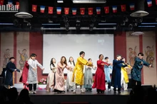 由越南青年学生协会巴黎分会（UEVP）主办的2026年丙午年春节集市及“环游越南”文艺晚会在法国越南文化中心隆重举行。