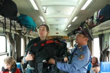 越南铁路增加班次 满足雄王庙会、4·30日五一劳动节假期出游需求。