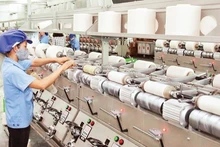 在位于兴安省绥街B工业区的越南Jasan染织有限责任公司（中资企业）生产纺织染整产品。（邓维摄）