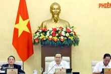 越南国会主席陈青敏在会议上发表讲话。