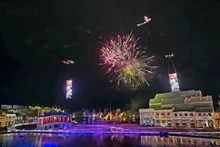 活动亮点是无人机编队在会安夜空呈现“龙-凤”图腾造型表演。