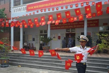 连日来，红色氛围浓厚地洋溢在长沙特别行政区，与全国各地喜迎越共第十四次全国代表大会的热烈氛围相互交融。