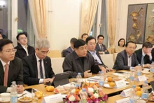 越南政府副总理阮志勇发表讲话。