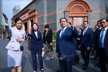越南政府总理范明正参观中国共产党诞生地。（图片来源：越通社）
