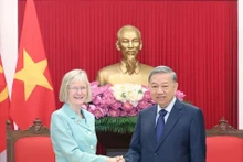 越共中央总书记苏林与澳大利亚新任驻越南大使吉莉安·伯德。（图片来源：越通社）