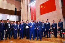 越南政府总理范明正于6月26日上午前往中国上海证券交易所(SSE)考察。(图片来:越通社)