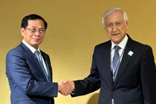 越南政府副总理、外交部长裴青山会见智利总统海洋事务特使埃拉尔多·穆尼奥斯。（图片来源：VOV）