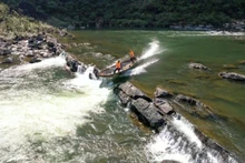 广平省开发河流旅游资源。