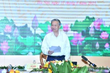 越共中央总书记苏林在会议上发言。