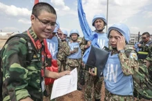越南一号二级野战医院首批32名医务人员抵达南苏丹，执行联合国在该东非国家的维和任务（2018年10月2日）。（图片来源：越通社）