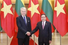 越南国会主席陈青敏会见立陶宛总统瑙塞达。（图片来源：越通社）