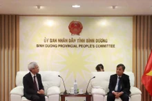 平阳省人民委员会副主席裴明智会见中国台湾神达控股集团（MiTAC）董事苏亮。（图片来源：越通社）