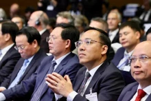 在越南政府总理范明正对法国进行正式访问期间,工贸部领导出席了有关促进越法能源领域合作的活动。(图片来源:越通社)