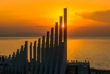 三胜塔在 75 天内快速建成。（本报记者 明秀摄）