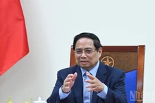 越南政府总理范明正与德国总理弗里德里希·默茨通电话。（本报记者 陈海摄）