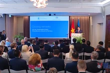 当地时间6月6日下午，越南政府总理范明正在爱沙尼亚首都塔林出席越南—爱沙尼亚企业座谈会。