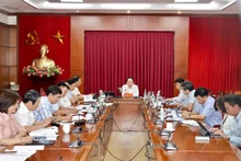 海防市委书记、海防市国会代表团团长黎进洲日前主持市委常委会议，听取关于在海防市举办APEC工商咨询理事会第三次会议（ABAC 3）相关协调任务的落实情况报告。