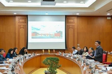 陈锦秀同志主持召开越共十四大服务组织小组常务会议。