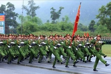 越南人民公安战士参加越南国庆80周年庆典阅兵游行演练活动。(图片来源：越通社）