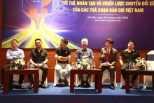 演讲者在讨论会上发表意见。