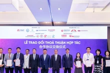 双方合作签约仪式现场照片。（图片来源：新华集团供图）