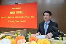 国家主席梁强在会上发表指导性讲话。