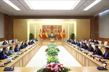 2025年4月9日，越南政府总理范明正同西班牙首相佩德罗·桑切斯举行会谈。