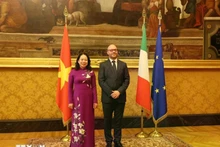 越南国家副主席武氏映春与意大利众议院议长洛伦佐·丰塔纳。（图片来源：越通社）