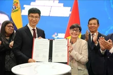 邮电学院与UNC合作备忘录签署仪式。