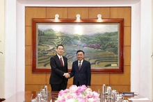 越共中央政治局委员、中央书记处常务书记陈锦秀在越共中央驻地会见日本共产党书记局代局长、主席团副主席Tanaka Yu。