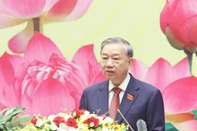 越共中央总书记苏林在会上发言。