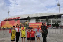数万民众通宵未眠等待观庆祝国庆80周年阅兵与游行总彩排【组图】