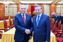 越共中央总书记苏林会见俄罗斯国家杜马主席维亚切斯拉夫·沃洛金。（登科 摄）