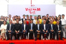 出席“2025年越南蔬果节”的代表合影。