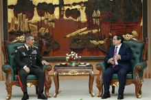 越南政府总理范明正会见阿塞拜疆国防部长扎基尔·哈桑诺夫。