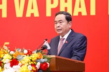 国会主席陈青敏。