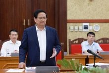 范明正总理主持会议。