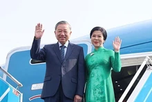 越共中央总书记苏林和夫人启程对大韩民国进行国事访问。