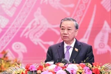 苏林总书记在庆典上发表讲话。