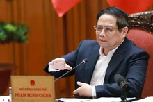 越共中央政治局委员、政府党委书记、政府总理范明正发表讲话。