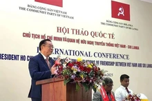 阮重义同志在题为“胡志明主席和越南与斯里兰卡传统友好关系”的国际研讨会上发表讲话。（图片来源：越通社）