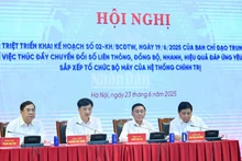 越南党和国家领导人出席会议。