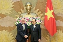 越南国会主席陈青敏(右)与德国社会民主党副主席阿希姆·波斯特。