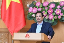 范明正总理在会上发表讲话。