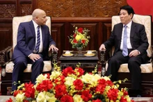 梁强主席与埃及驻越大使哈尼·穆斯塔法·穆罕默德·穆斯塔法·哈桑。