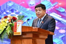 越南政府副总理阮志勇出席在“越南人工智能学院”项目发布仪式上发表讲话。