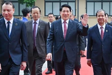 越南国家主席梁强出席越南教师节纪念典礼及第八次教育行业爱国竞赛大会。